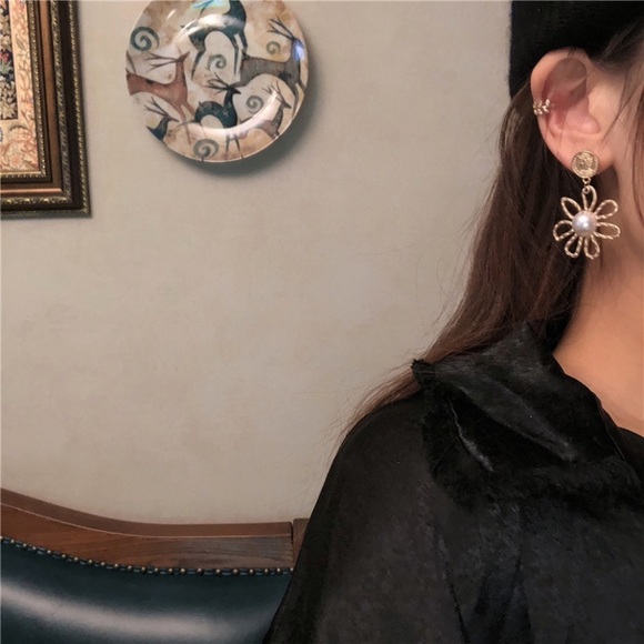 3/$35🔥 💙💕LAST ONE Sterling Faux Pearl Earrings - Picture 4 of 8